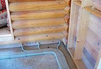 Прокладка скрытой проводки в домах из древесины